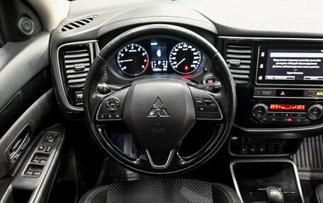 Mitsubishi Outlander III рестайлинг 3, 2019 год, 2 090 000 рублей, 12 фотография