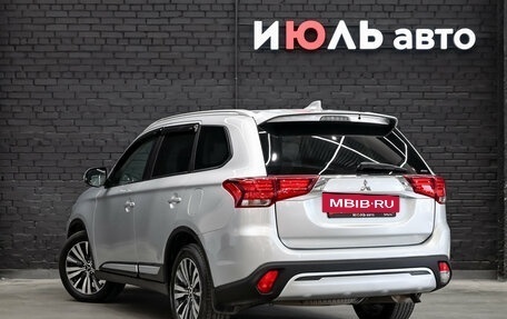 Mitsubishi Outlander III рестайлинг 3, 2019 год, 2 090 000 рублей, 7 фотография