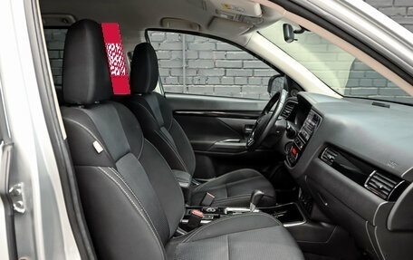 Mitsubishi Outlander III рестайлинг 3, 2019 год, 2 090 000 рублей, 11 фотография