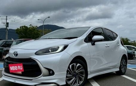 Toyota Aqua, 2023 год, 1 218 000 рублей, 3 фотография