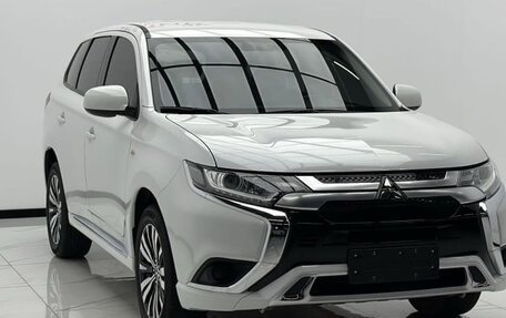 Mitsubishi Outlander III рестайлинг 3, 2022 год, 1 850 000 рублей, 1 фотография