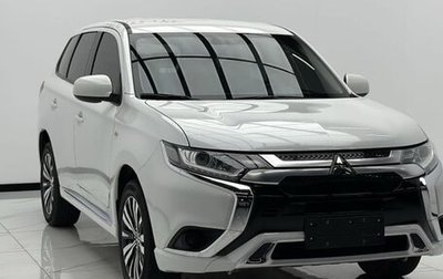 Mitsubishi Outlander III рестайлинг 3, 2022 год, 1 850 000 рублей, 1 фотография