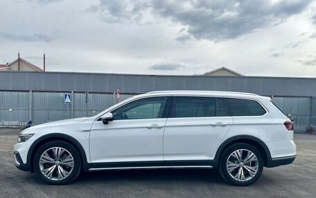 Volkswagen Passat B8 рестайлинг, 2020 год, 3 000 000 рублей, 3 фотография