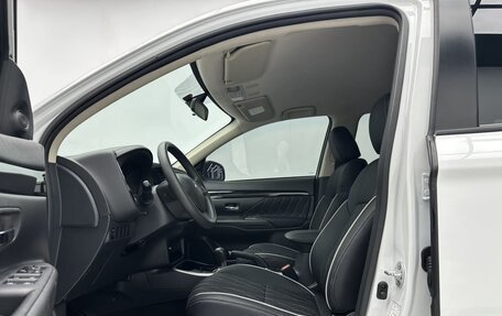 Mitsubishi Outlander III рестайлинг 3, 2022 год, 1 850 000 рублей, 5 фотография