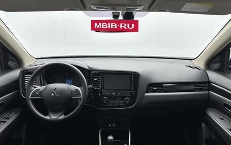 Mitsubishi Outlander III рестайлинг 3, 2022 год, 1 850 000 рублей, 6 фотография
