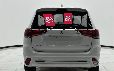 Mitsubishi Outlander III рестайлинг 3, 2022 год, 1 850 000 рублей, 3 фотография
