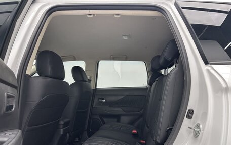 Mitsubishi Outlander III рестайлинг 3, 2022 год, 1 850 000 рублей, 9 фотография