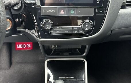 Mitsubishi Outlander III рестайлинг 3, 2022 год, 1 850 000 рублей, 8 фотография