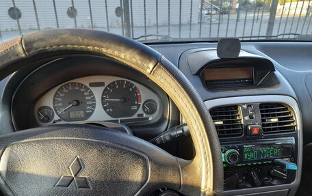 Mitsubishi Carisma I, 2003 год, 230 000 рублей, 2 фотография