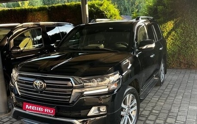 Toyota Land Cruiser 200, 2017 год, 8 990 000 рублей, 1 фотография