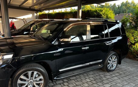 Toyota Land Cruiser 200, 2017 год, 8 990 000 рублей, 5 фотография