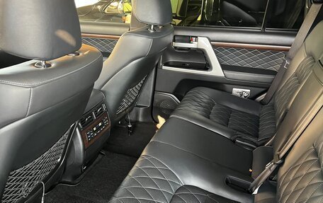 Toyota Land Cruiser 200, 2017 год, 8 990 000 рублей, 7 фотография