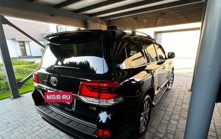 Toyota Land Cruiser 200, 2017 год, 8 990 000 рублей, 3 фотография