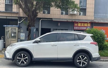 Toyota RAV4, 2019 год, 1 960 000 рублей, 3 фотография