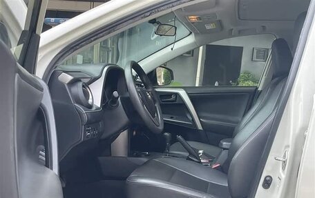 Toyota RAV4, 2019 год, 1 960 000 рублей, 7 фотография