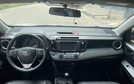 Toyota RAV4, 2019 год, 1 960 000 рублей, 6 фотография