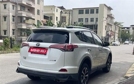 Toyota RAV4, 2019 год, 1 960 000 рублей, 4 фотография