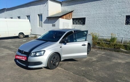Volkswagen Polo VI (EU Market), 2015 год, 800 000 рублей, 2 фотография