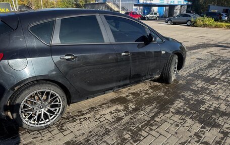Opel Astra J, 2011 год, 700 000 рублей, 2 фотография