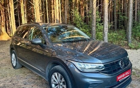 Volkswagen Tiguan II, 2020 год, 2 850 000 рублей, 2 фотография