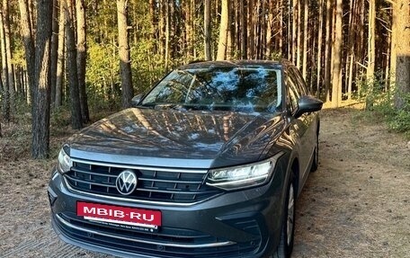 Volkswagen Tiguan II, 2020 год, 2 850 000 рублей, 3 фотография