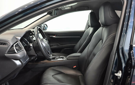 Toyota Camry, 2019 год, 3 250 000 рублей, 10 фотография