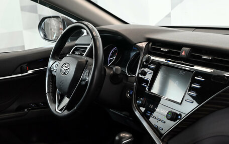 Toyota Camry, 2019 год, 3 250 000 рублей, 12 фотография