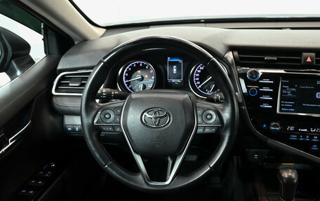 Toyota Camry, 2019 год, 3 250 000 рублей, 13 фотография