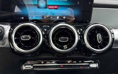 Mercedes-Benz GLB, 2021 год, 2 430 000 рублей, 14 фотография