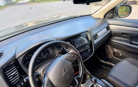 Mitsubishi Outlander III рестайлинг 3, 2016 год, 1 450 000 рублей, 8 фотография