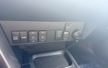 Toyota RAV4, 2018 год, 2 650 000 рублей, 21 фотография