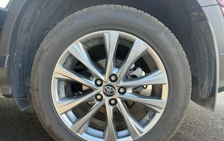 Toyota RAV4, 2018 год, 2 650 000 рублей, 32 фотография