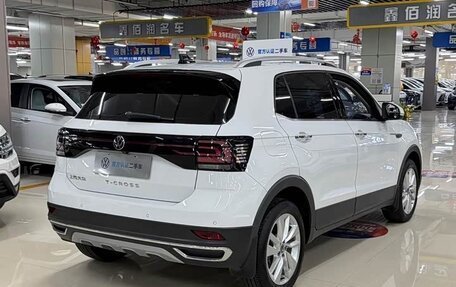 Volkswagen T-Cross I, 2023 год, 1 270 000 рублей, 6 фотография