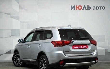 Mitsubishi Outlander III рестайлинг 3, 2018 год, 2 300 000 рублей, 7 фотография