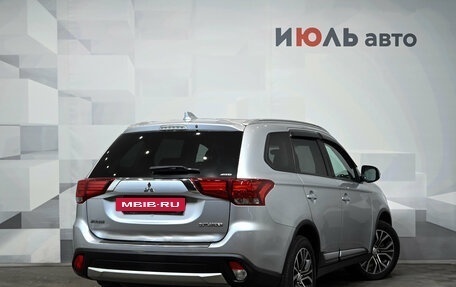 Mitsubishi Outlander III рестайлинг 3, 2018 год, 2 300 000 рублей, 5 фотография