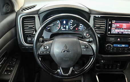 Mitsubishi Outlander III рестайлинг 3, 2018 год, 2 300 000 рублей, 19 фотография