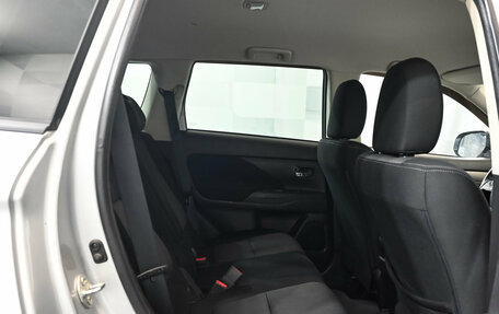 Mitsubishi Outlander III рестайлинг 3, 2018 год, 2 300 000 рублей, 21 фотография