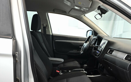 Mitsubishi Outlander III рестайлинг 3, 2018 год, 2 300 000 рублей, 11 фотография