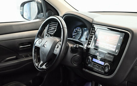 Mitsubishi Outlander III рестайлинг 3, 2018 год, 2 300 000 рублей, 20 фотография