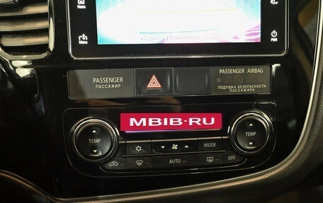 Mitsubishi Outlander III рестайлинг 3, 2018 год, 2 300 000 рублей, 15 фотография