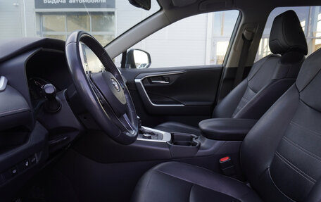 Toyota RAV4, 2019 год, 3 420 000 рублей, 10 фотография