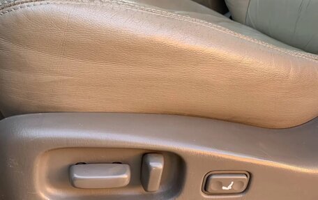 Toyota Land Cruiser Prado 90 рестайлинг, 2001 год, 1 380 000 рублей, 17 фотография