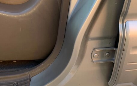 Toyota Land Cruiser Prado 90 рестайлинг, 2001 год, 1 380 000 рублей, 34 фотография