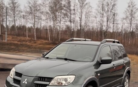 Mitsubishi Outlander III рестайлинг 3, 2004 год, 720 000 рублей, 2 фотография