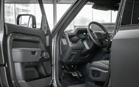 Land Rover Defender II, 2026 год, 28 000 000 рублей, 18 фотография