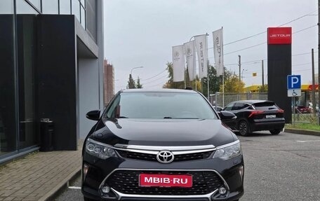 Toyota Camry, 2017 год, 2 426 000 рублей, 2 фотография