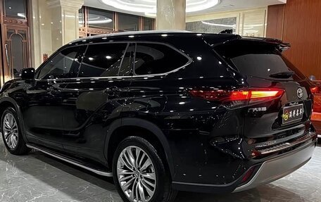 Toyota Highlander, 2024 год, 4 723 000 рублей, 4 фотография