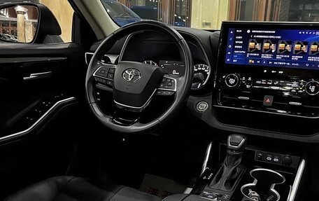 Toyota Highlander, 2024 год, 4 723 000 рублей, 18 фотография