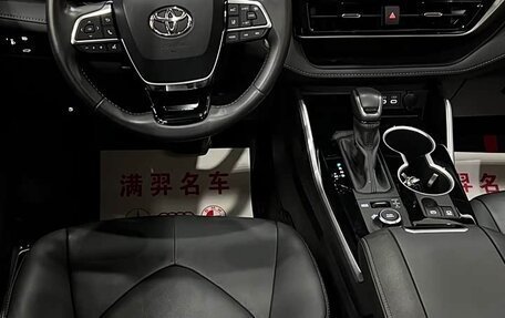 Toyota Highlander, 2024 год, 4 723 000 рублей, 20 фотография
