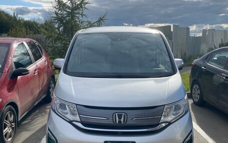 Honda Stepwgn IV, 2015 год, 1 430 000 рублей, 2 фотография
